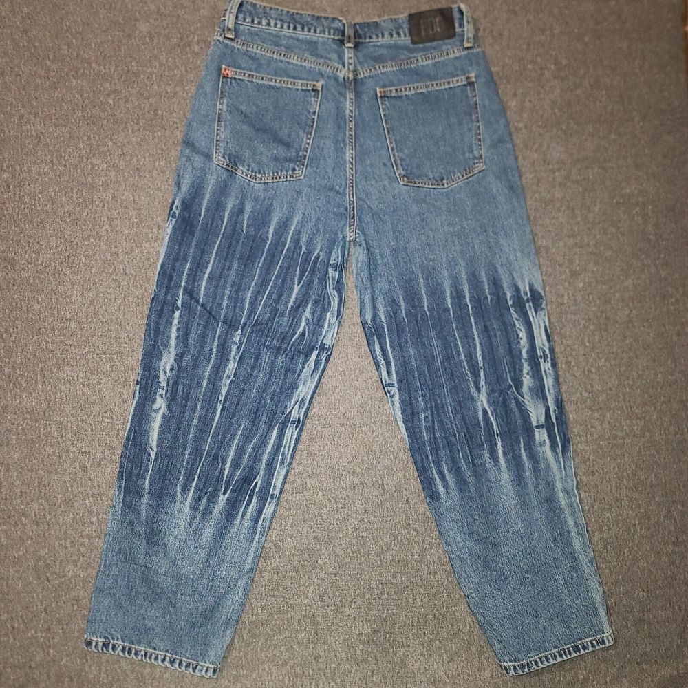 Classic Blue Women's Denim Jeans - Relaxed Fit - Picture 6 of 8